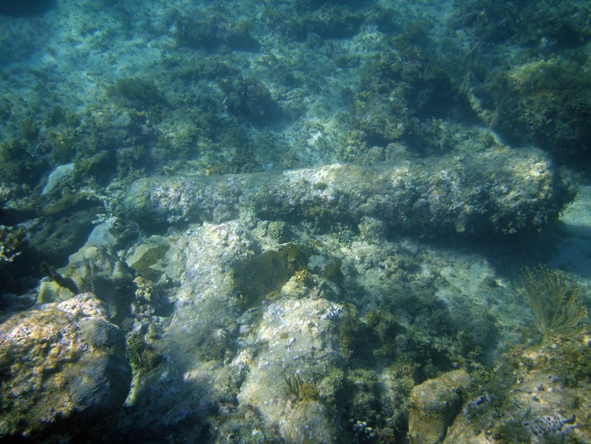 Blocks mixed with cannons at the begining of the wrecking process