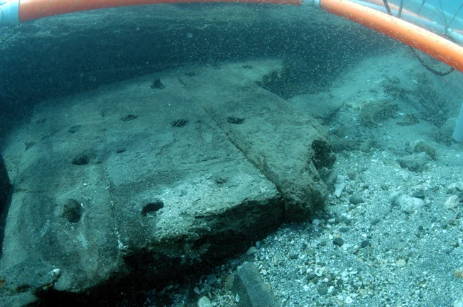 Port side strakes with treenail holes visible, missing the cant frames