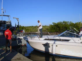 Roberto takes the mooring line