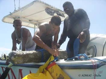Guilo and Rami detaching the lift bag