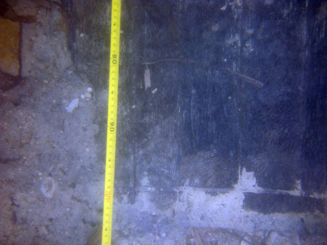 The wood grain of the wooden staves is clearly seen, in excellent condition for being blown up and underwater since 1783