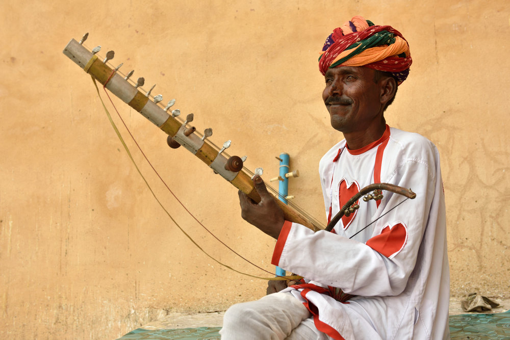 Rajasthani street musicians playing the 'Sarangi', Jaipur 2.jpg