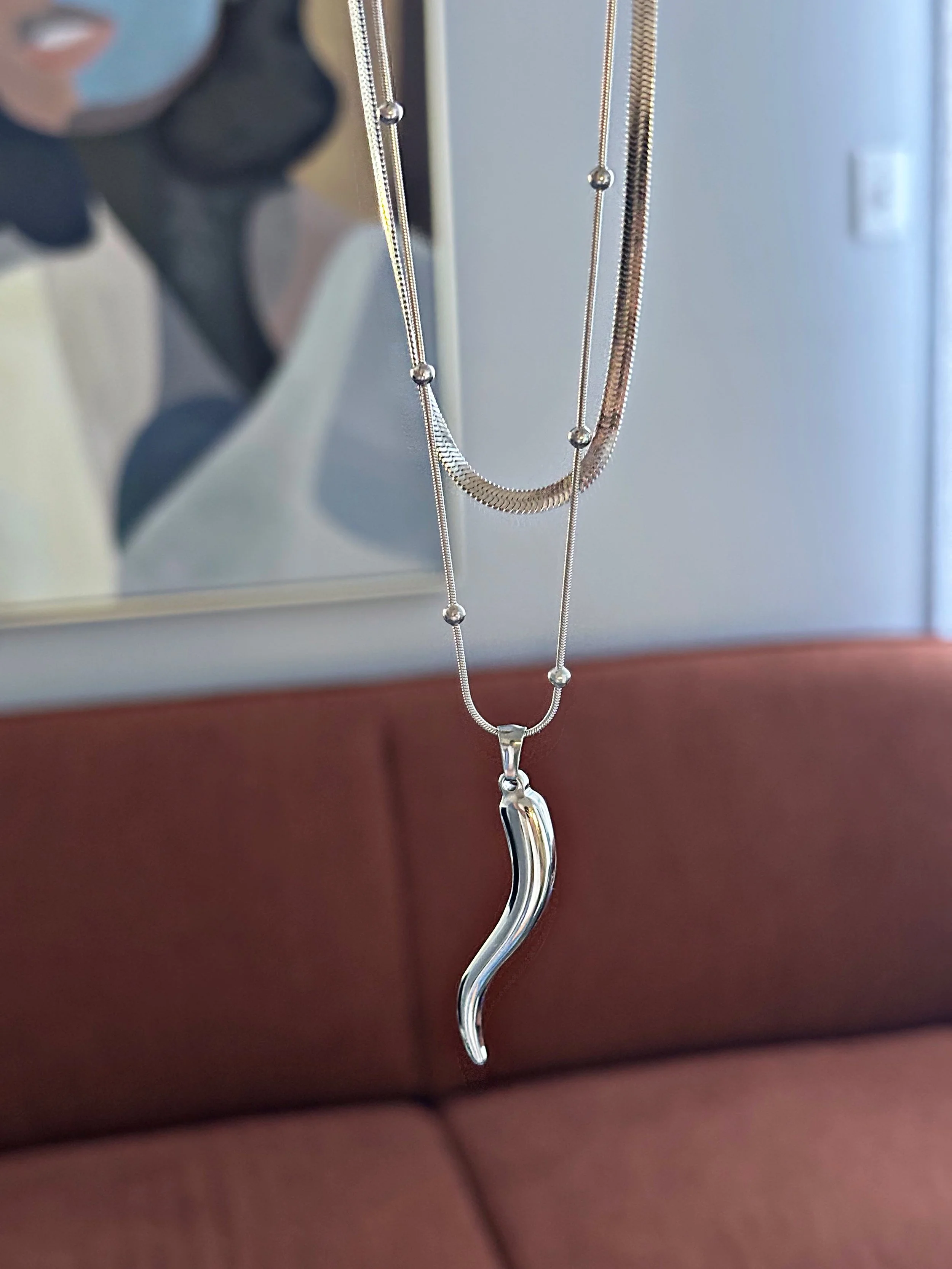 Collier Kaya suspendu