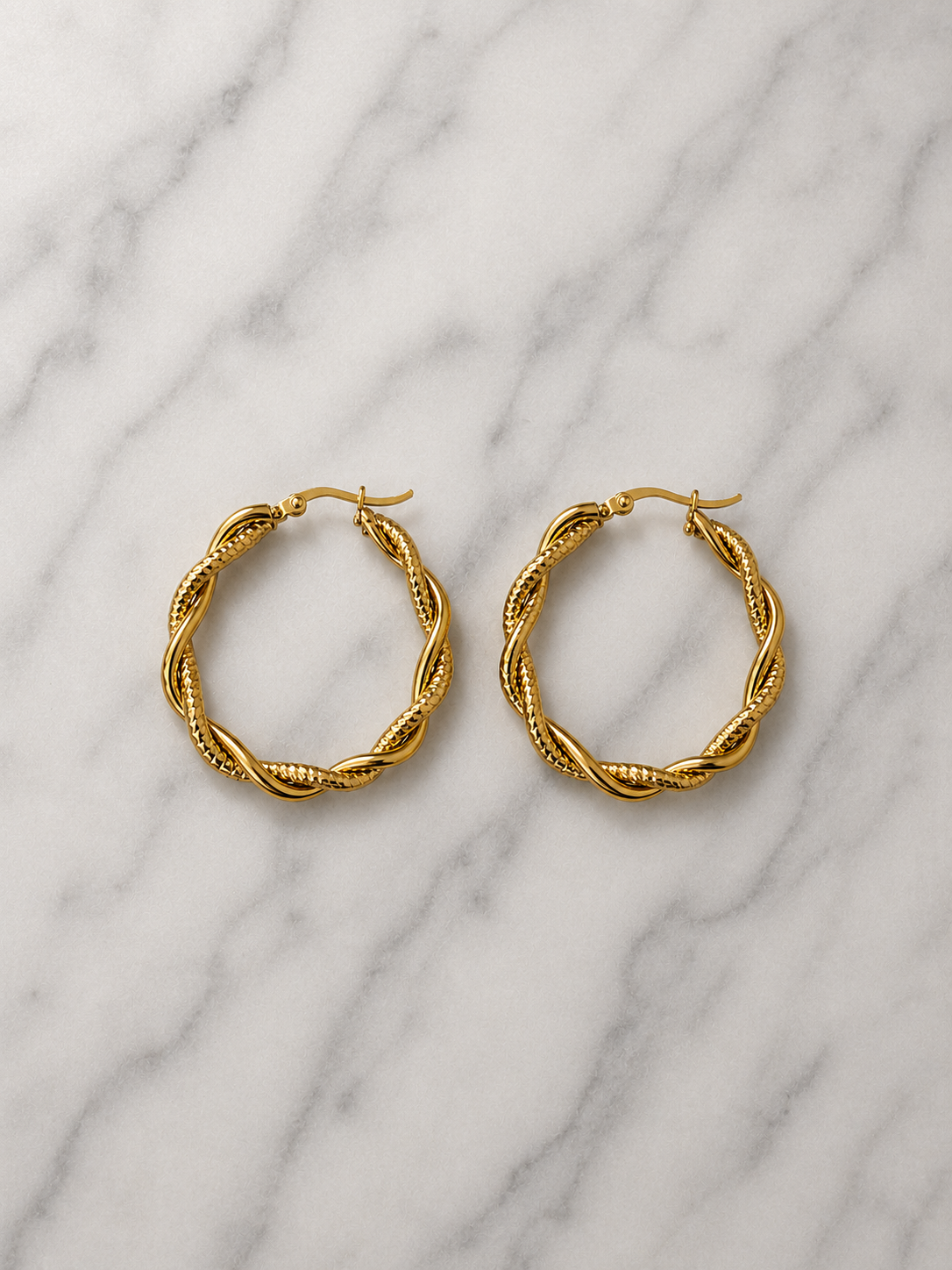 Boucles d’oreilles Kina torsadées en acier inoxydable doré - Tokade