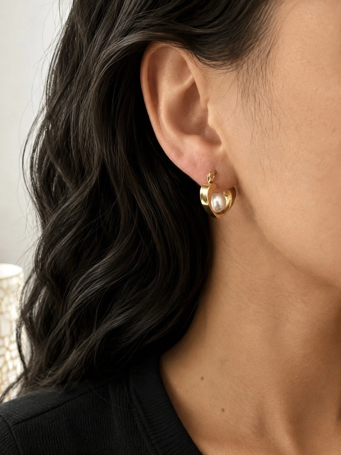Boucles d’oreilles Juliette en acier inoxydable doré avec perles blanches - Tokade