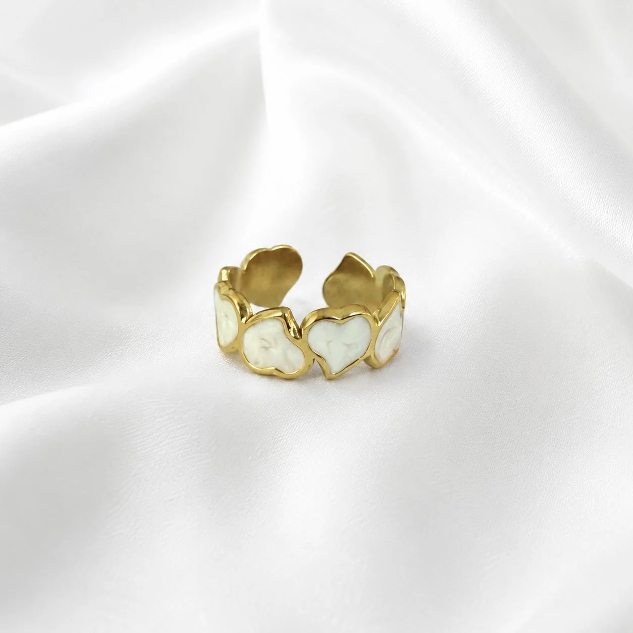 Bague Béa ajustable en acier inoxydable doré avec cœurs nacrés - Tokade