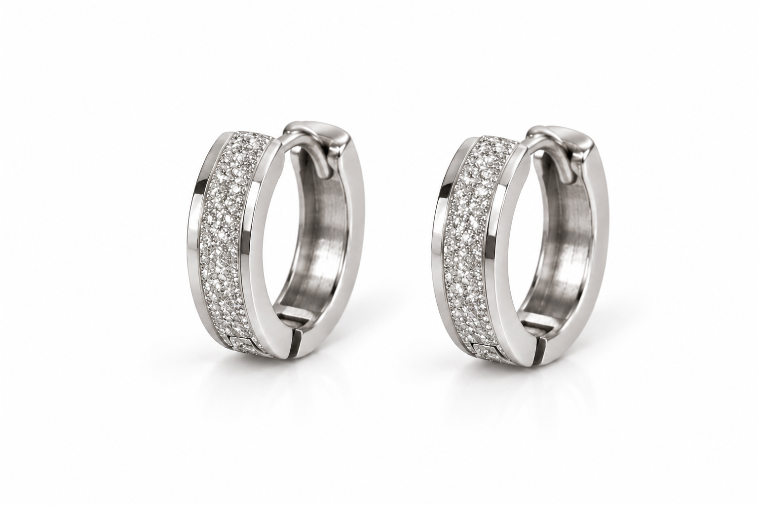 Boucles d’oreilles Gigi sur fond blanc