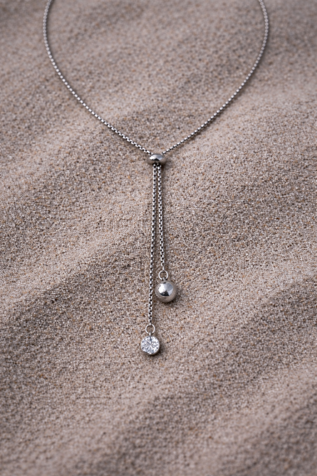 Collier Cira sur une mannequin par Tokade