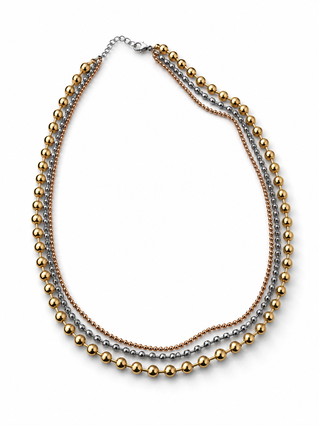 Collier Petina trois rangs à petites billes dorées argentées et or rose sur fond blanc
