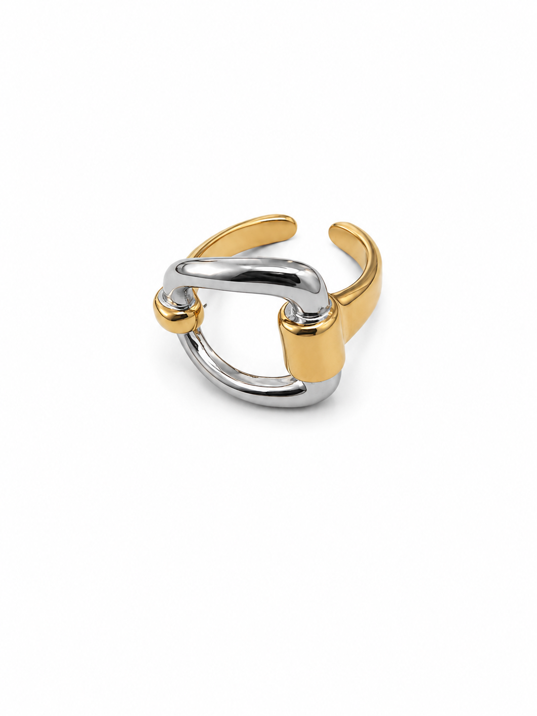 Bague Sandy ajustable bicolore en acier inoxydable sur fond blanc