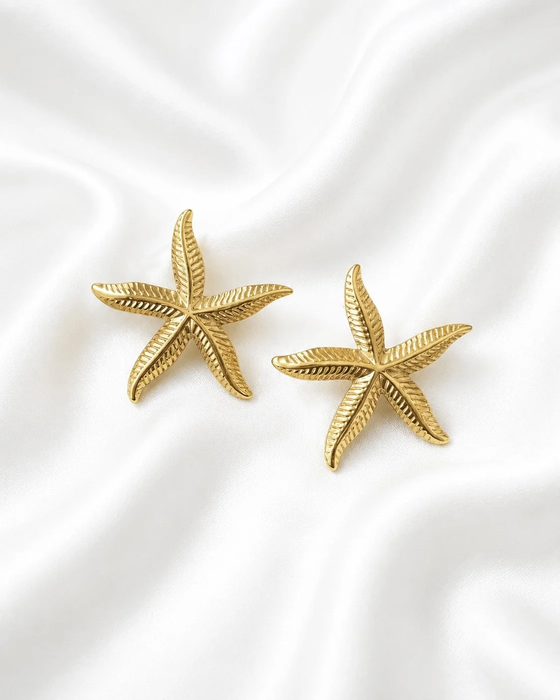Boucles d’oreilles Élea en forme d’étoile de mer dorée en acier inoxydable - Tokade