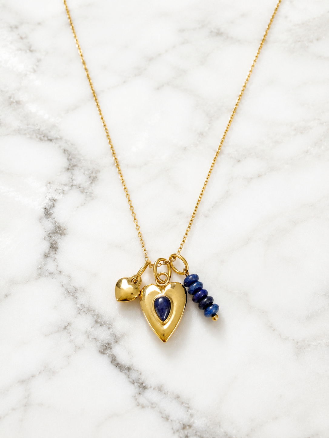 Collier doré en acier inoxydable avec pendentif cœur et perles semi précieuses bleu profond - Tokade