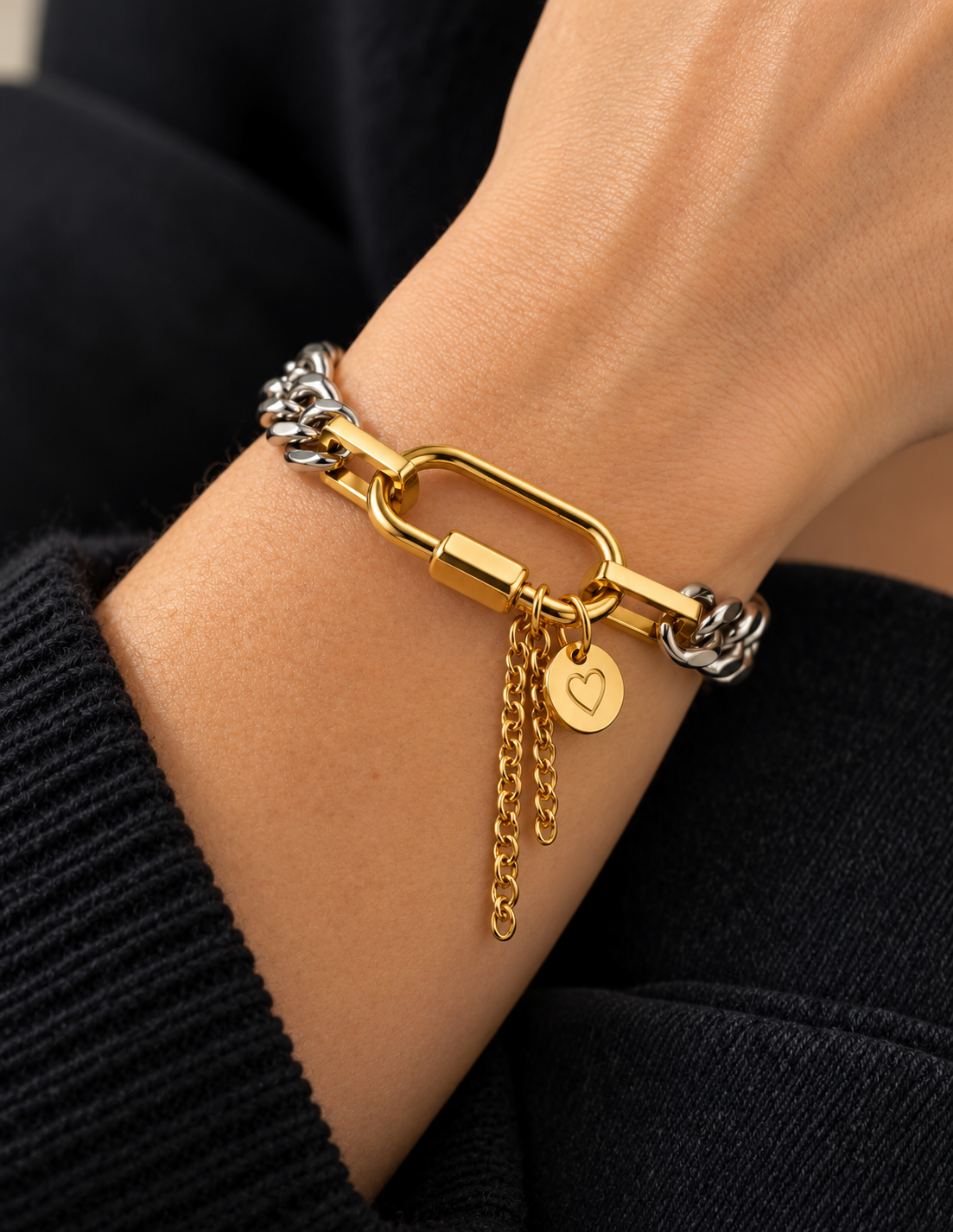 Bracelet Hera, breloque cœur embossé et chaînette fine