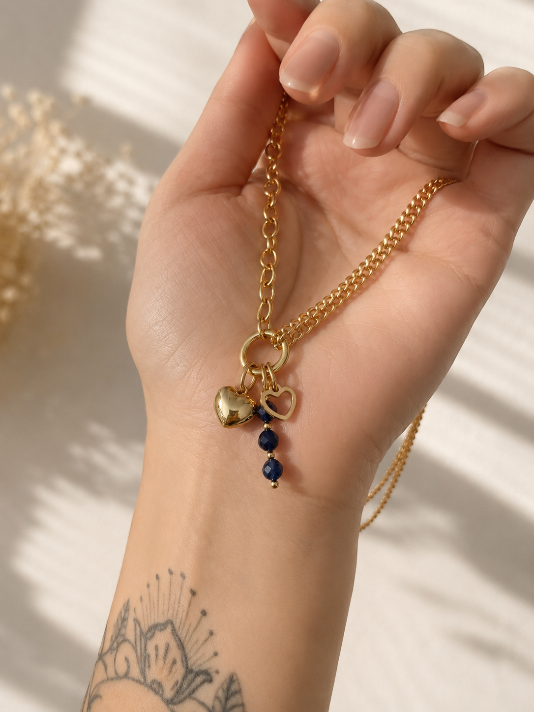 Collier doré asymétrique en acier inoxydable avec pendentifs cœur et perles semi précieuses bleues -Tokade