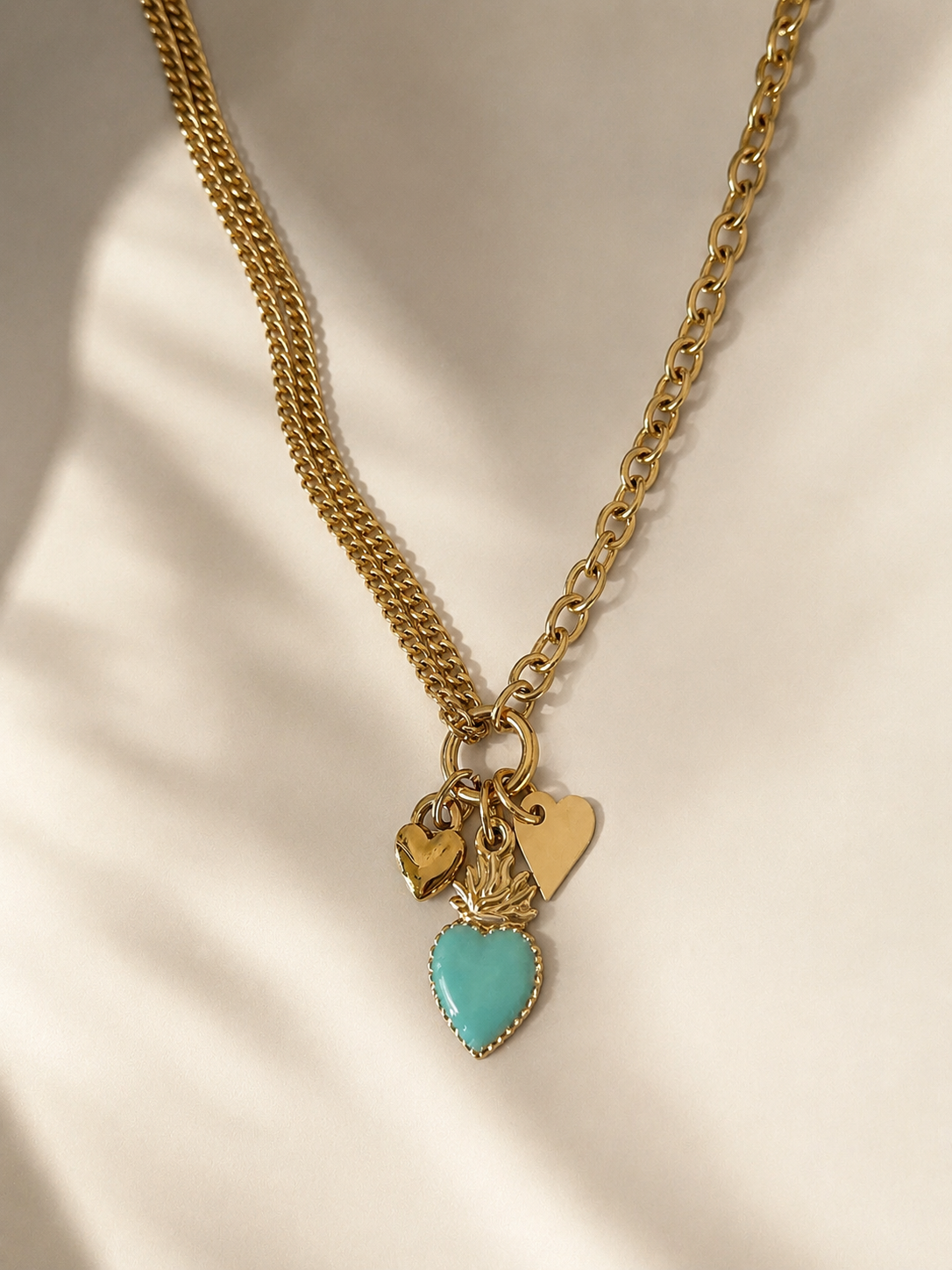 Collier Levy