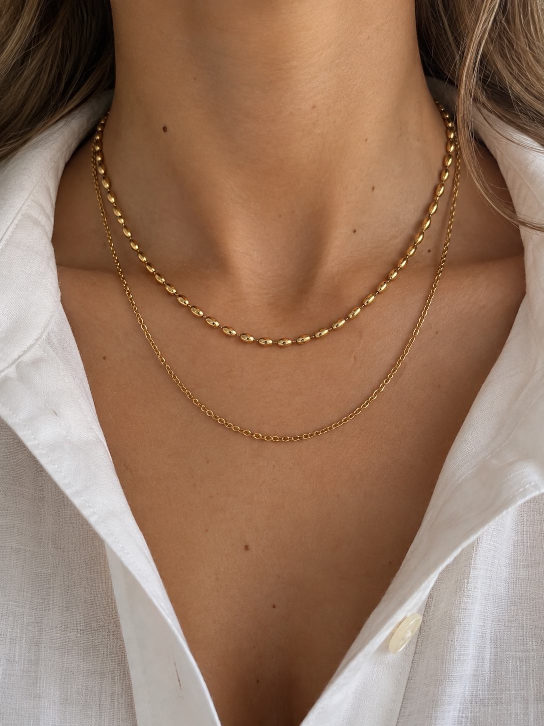 Collier Fally doré double rang en acier inoxydable porté au cou