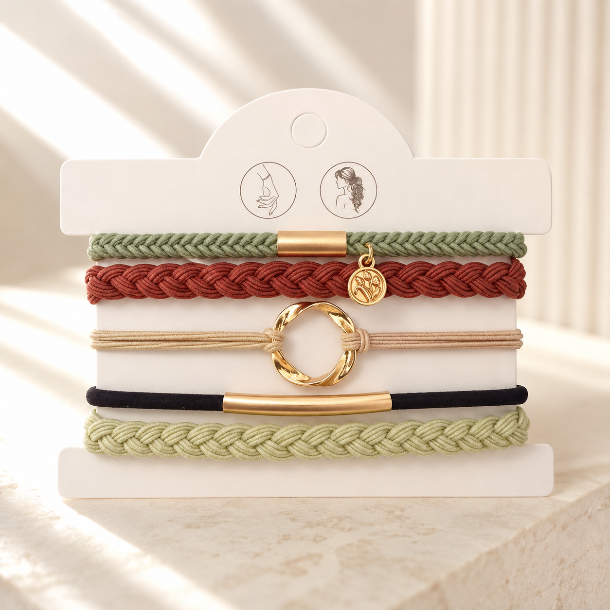Lot de 5 élastiques à cheveux et bracelets 2-en-1 vert sauge, brique, beige et doré avec anneau martelé et médaillon gravé.