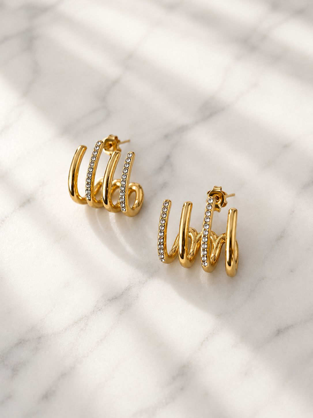 Boucles d’oreilles dorées multi anneaux avec pierres brillantes en acier inoxydable - Tokade