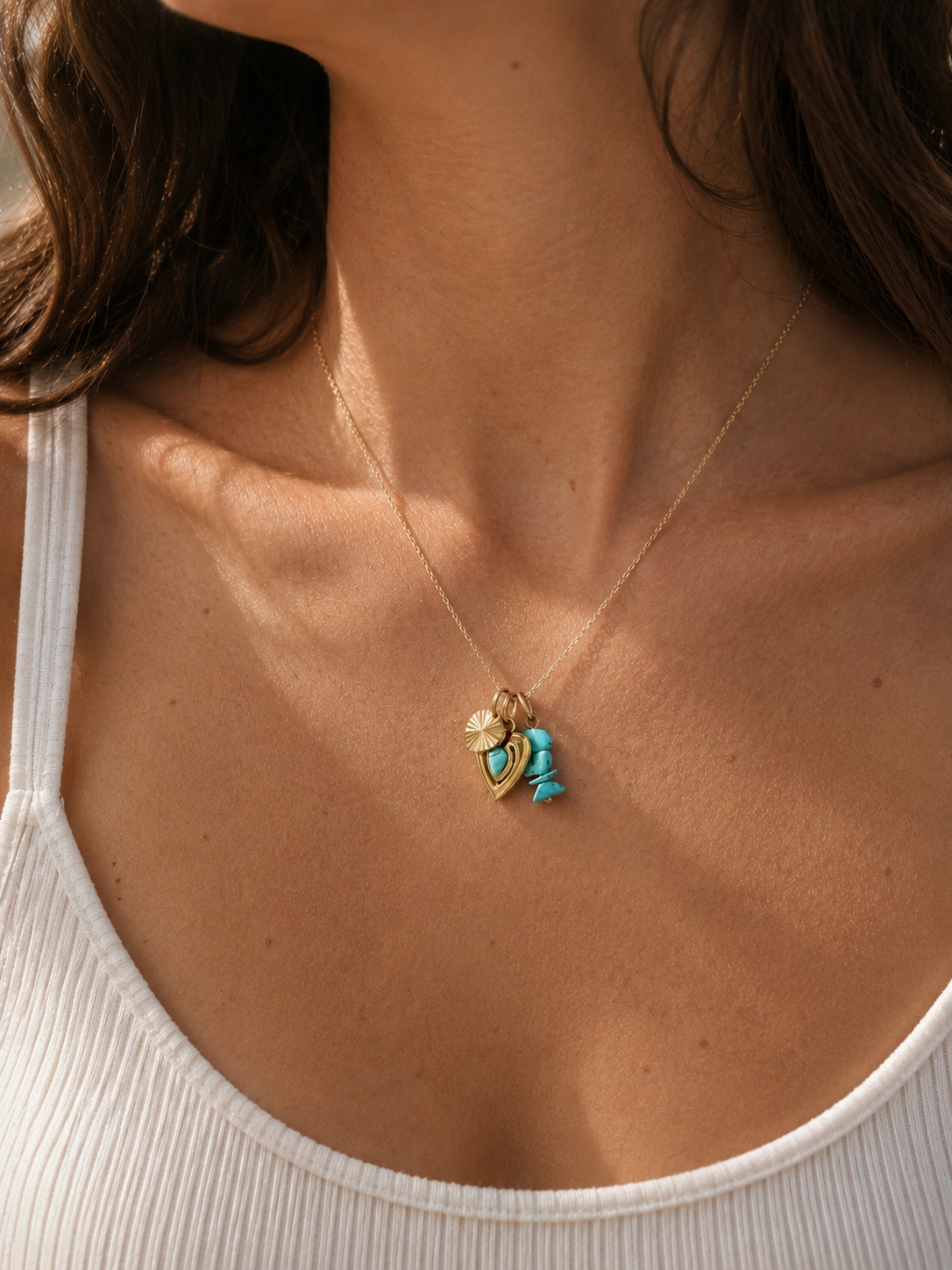 Collier doré en acier inoxydable avec pendentif cœur et pierres semi précieuses turquoise - Tokade