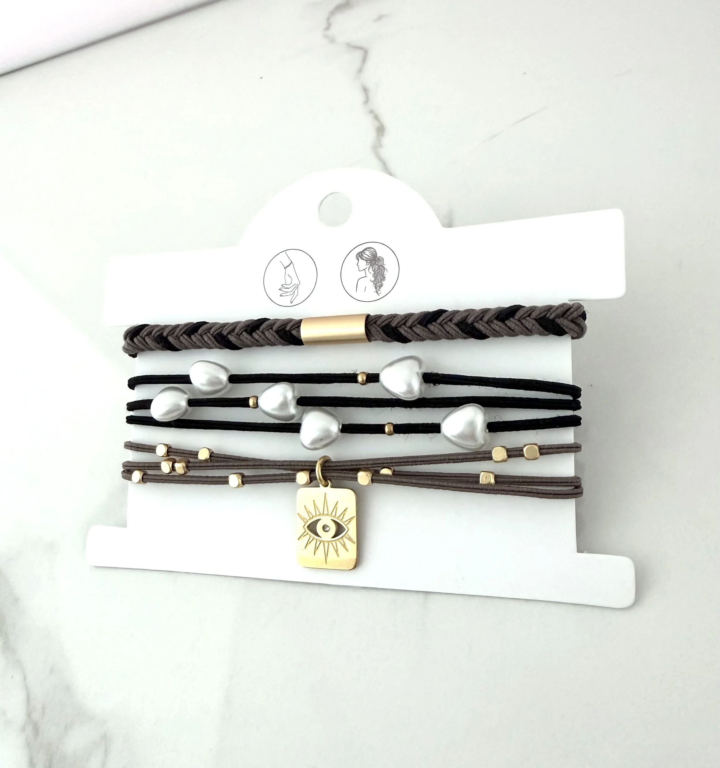 Lot de 3 élastiques à cheveux bijoux noir et beige avec breloques élégantes, pouvant aussi se porter en bracelets, style chic et tendance.