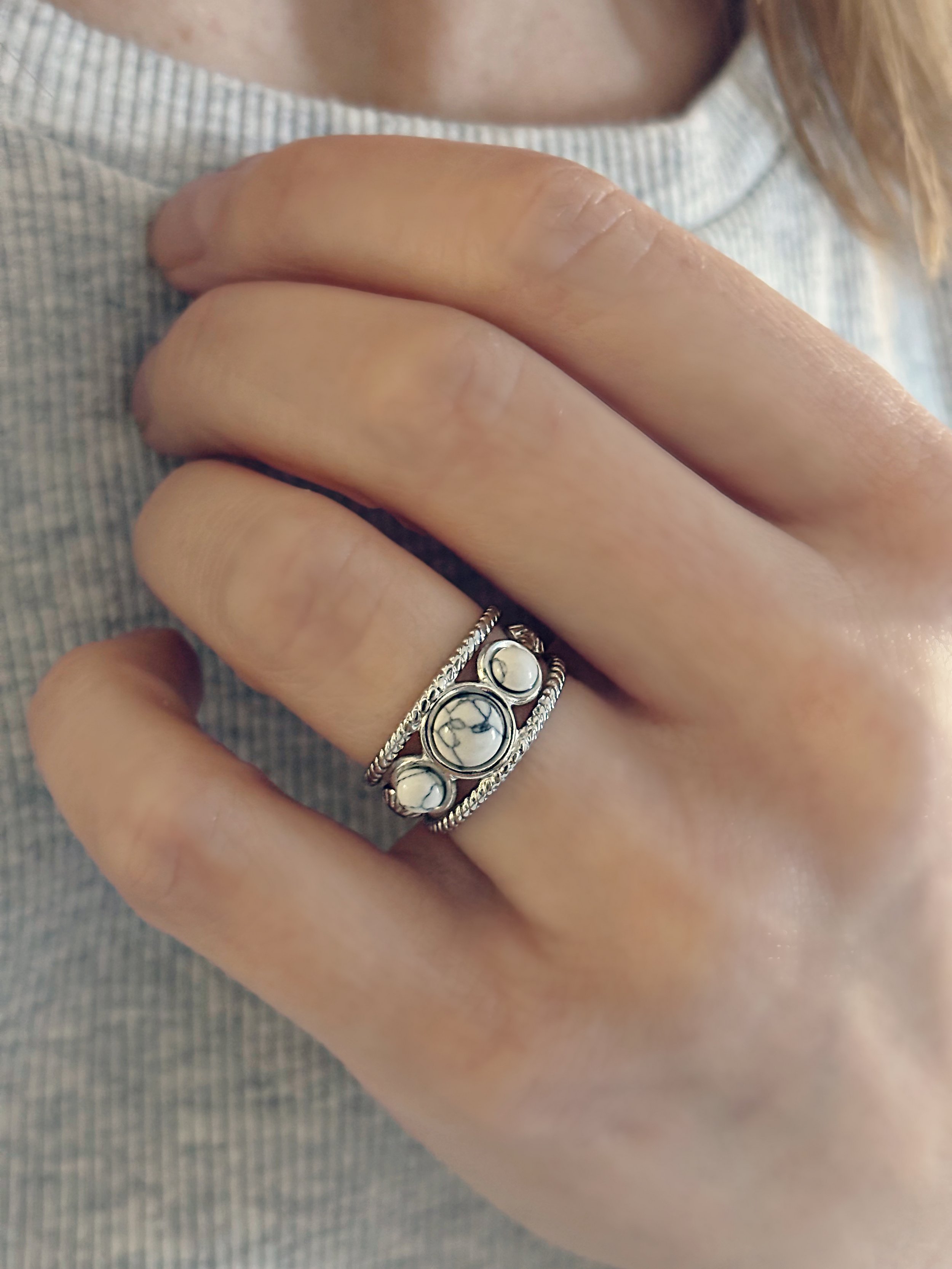 Bague ajustable Raven pierres blanches