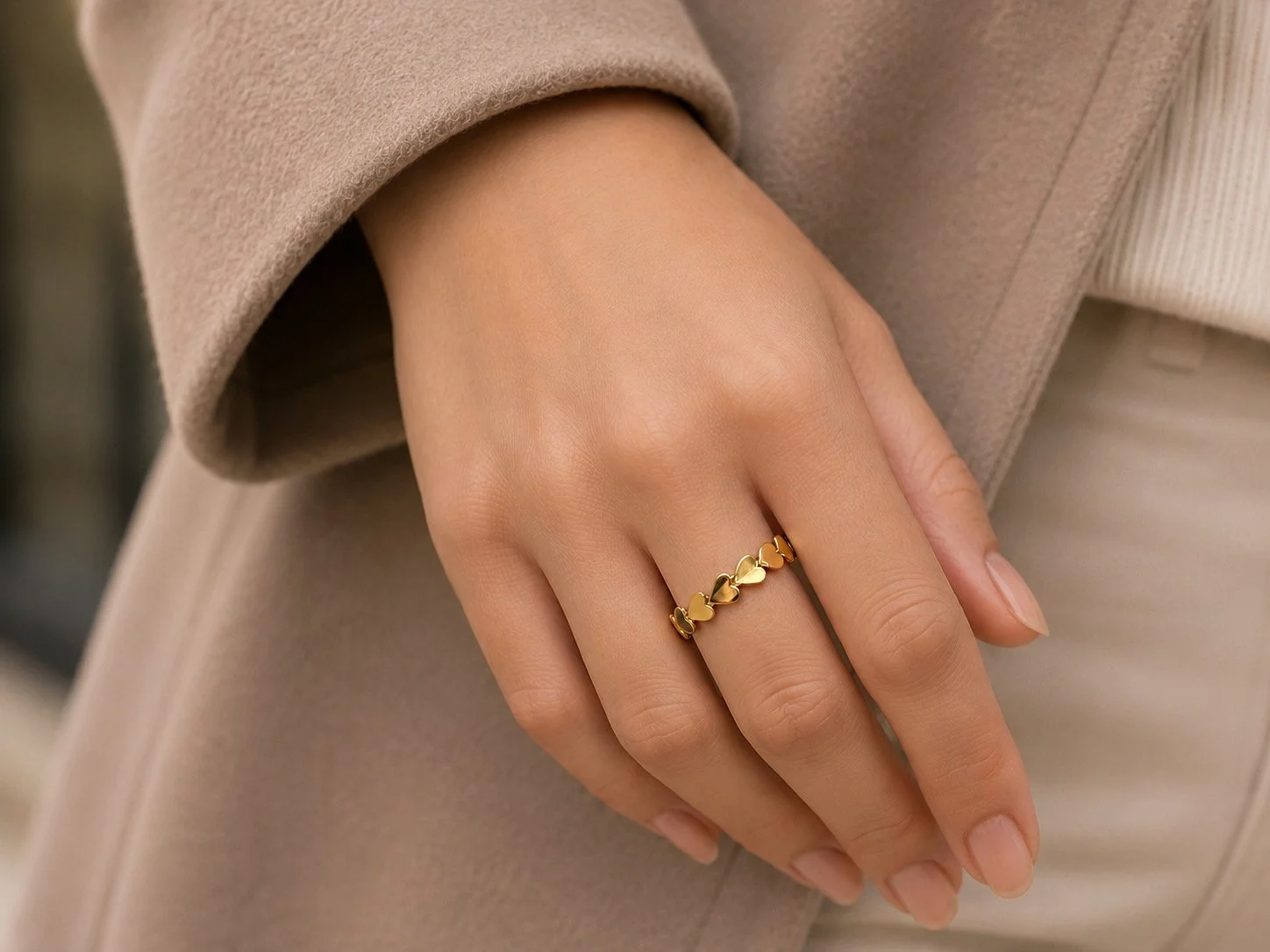 Bague Nolan ajustable en acier inoxydable doré avec petits cœurs - Tokade