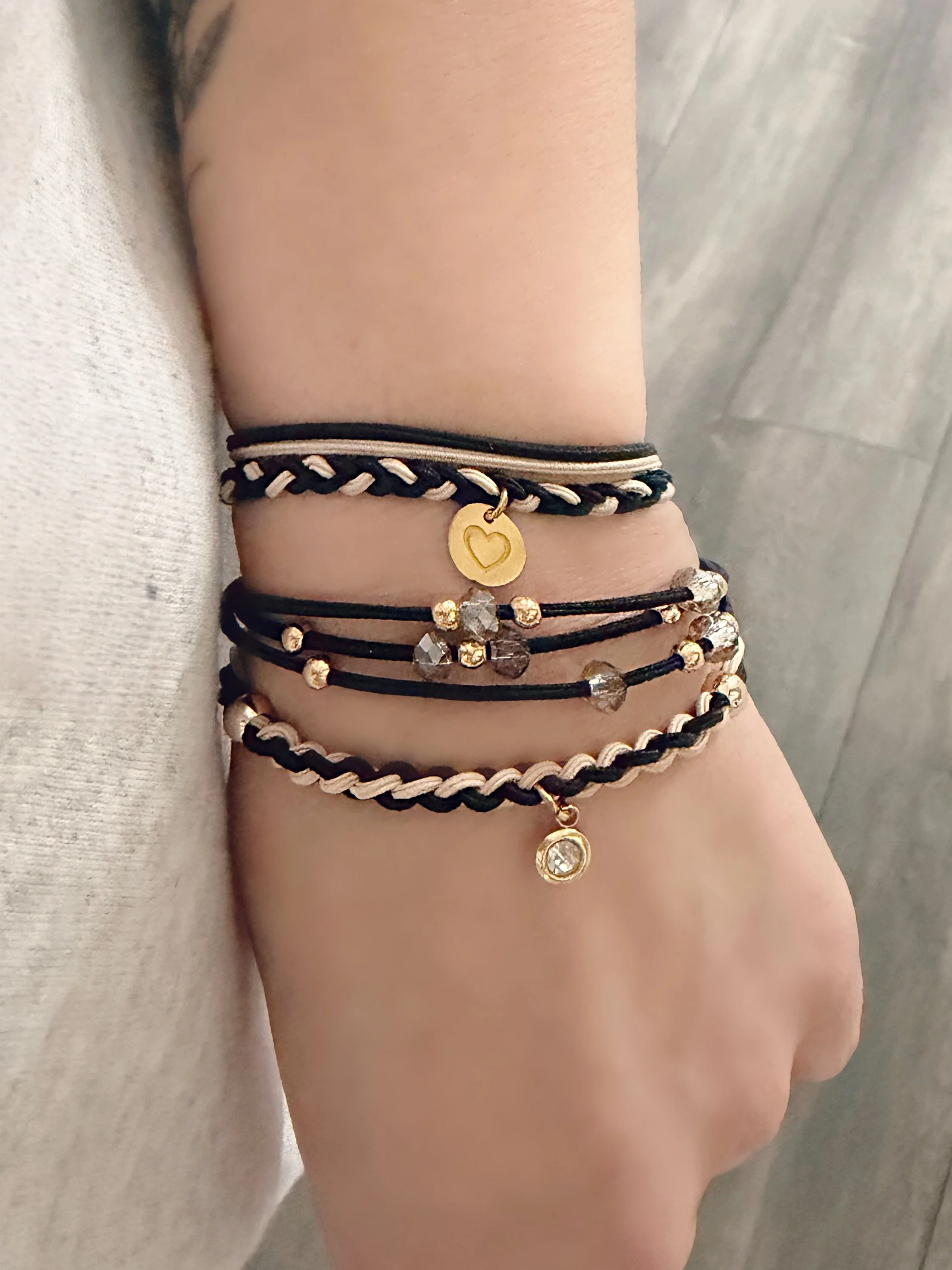 Lot de 3 élastiques à cheveux/Bracelets beiges et noirs