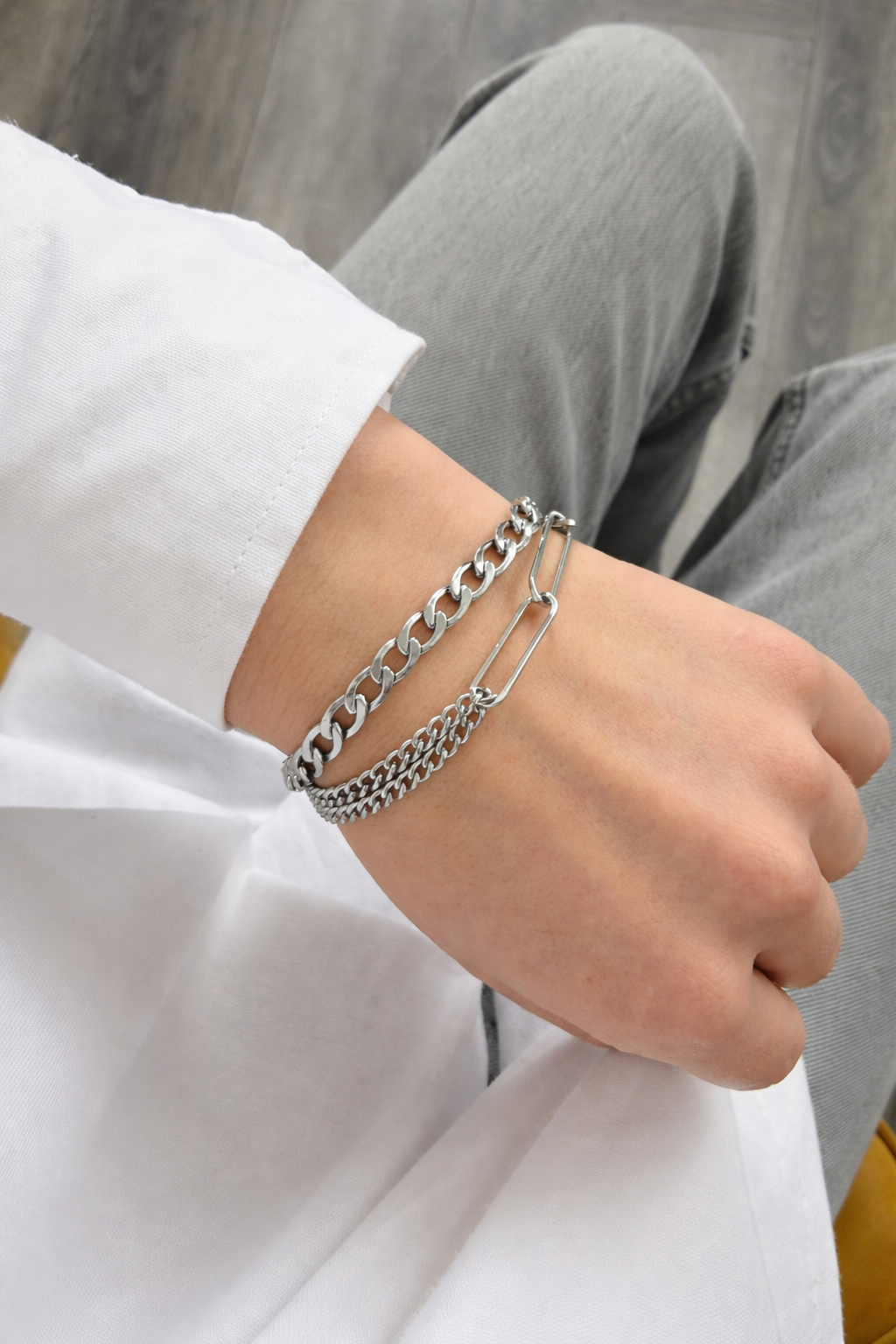 Bracelet porté en lifestyle style casual-Tokade