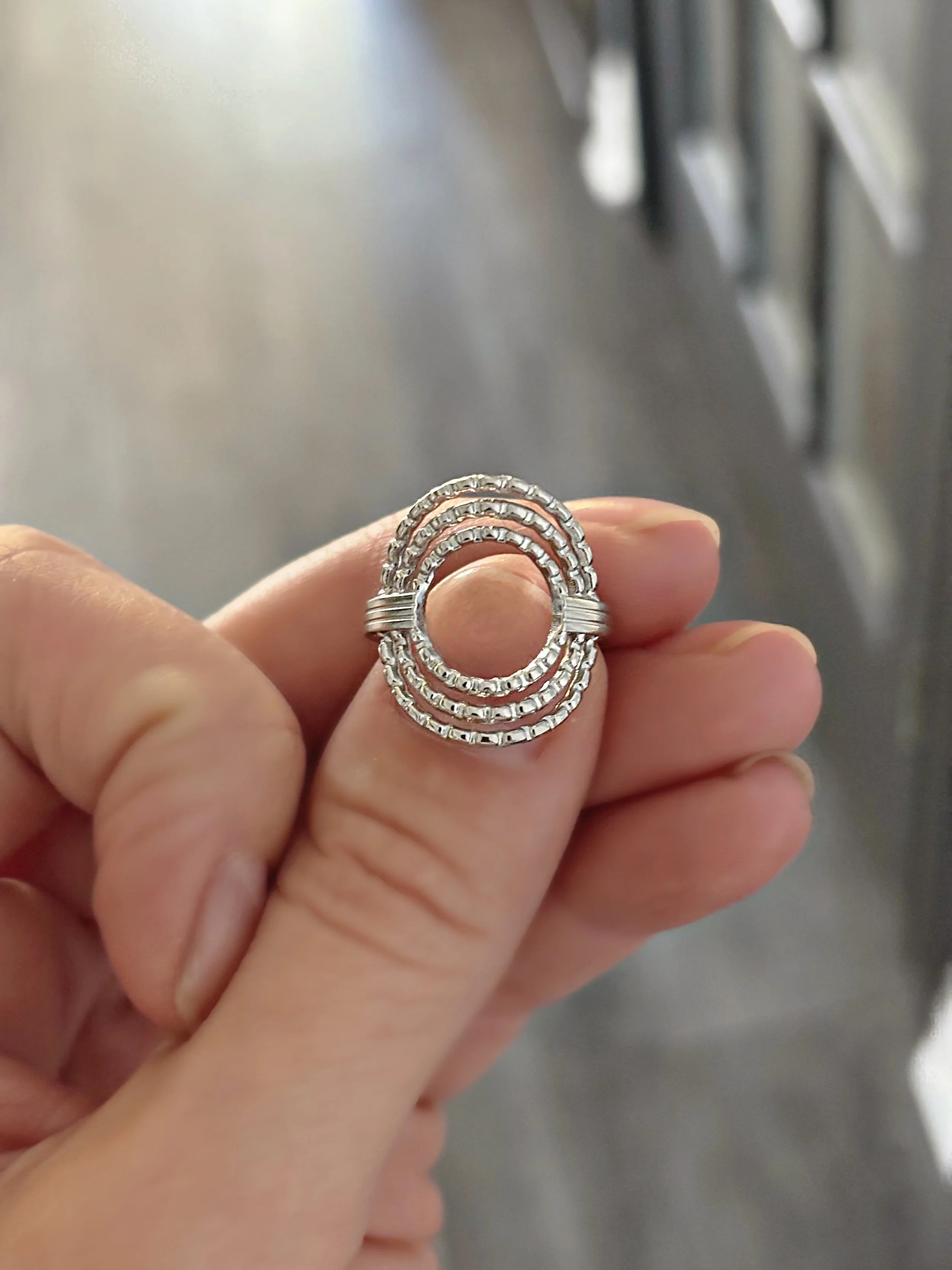 bague Calie en acier inoxydable vue en gros plan