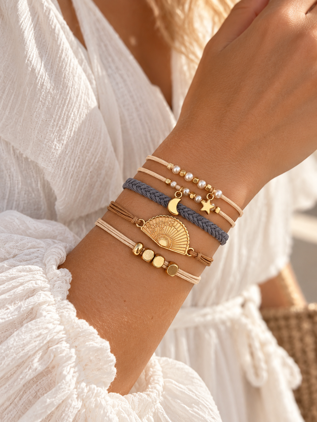 Ensemble d’élastiques à cheveux pouvant être portés comme bracelets.