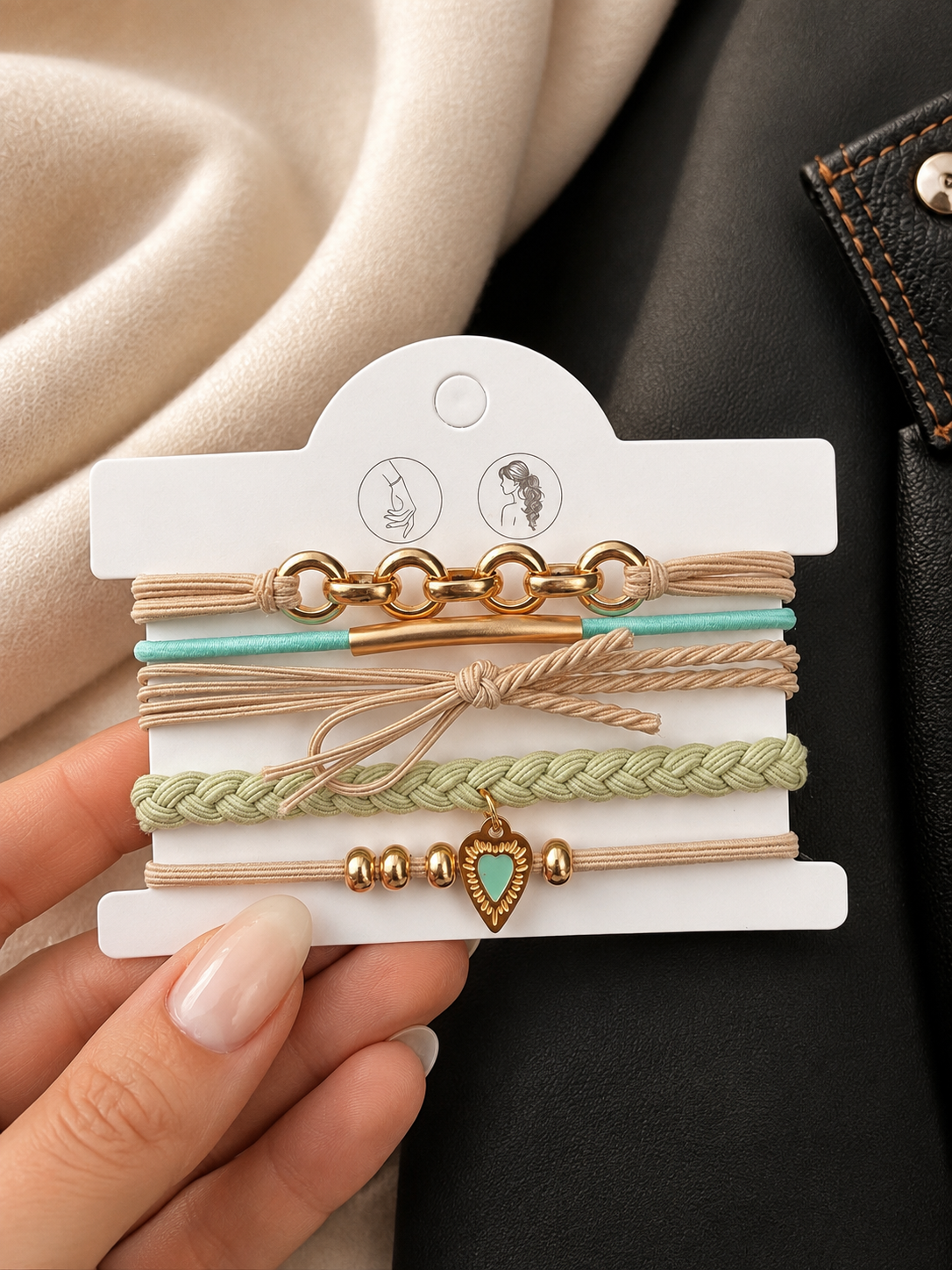 Lot de 5 élastiques à cheveux et bracelets 2-en-1 beige, vert sauge et turquoise avec chaîne dorée et pendentif cœur - Tokade