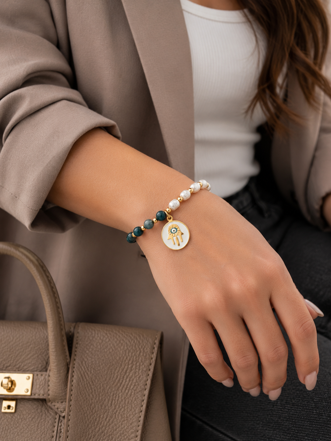Bracelet Fati en acier inoxydable avec perles semi-précieuses turquoise et breloque porte-bonheur dorée - Tokade