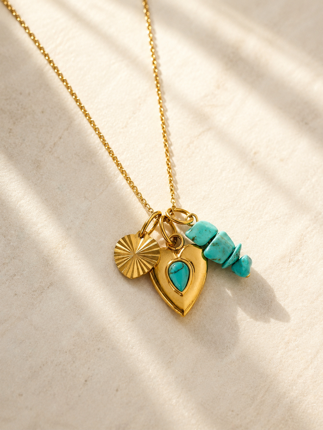 Collier doré en acier inoxydable avec pendentif cœur et pierres semi précieuses turquoise - Tokade