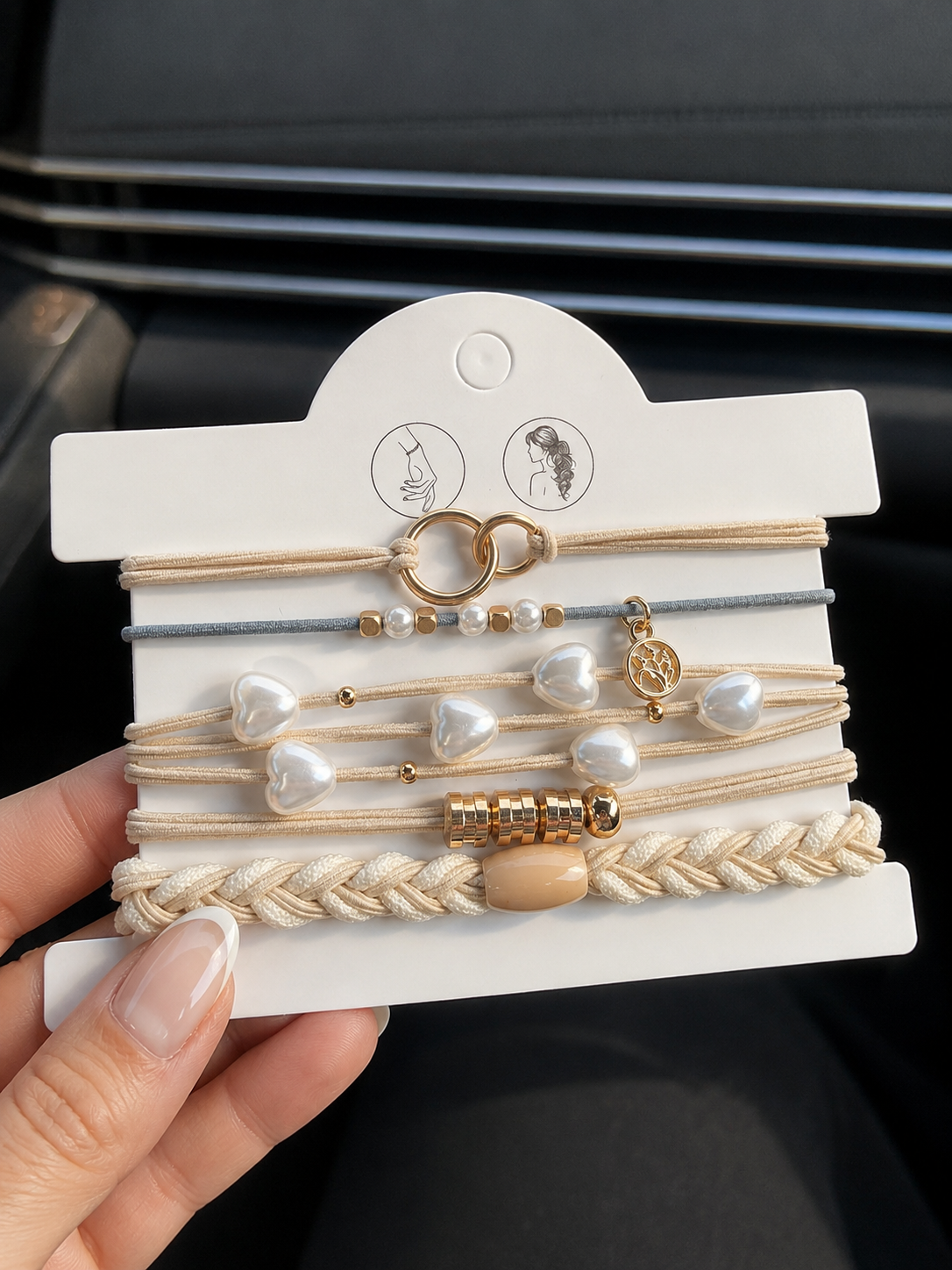 Lot de 5 élastiques à cheveux et bracelets 2-en-1 crème, beige, gris et doré avec perles cœur et détails dorés - Tokade