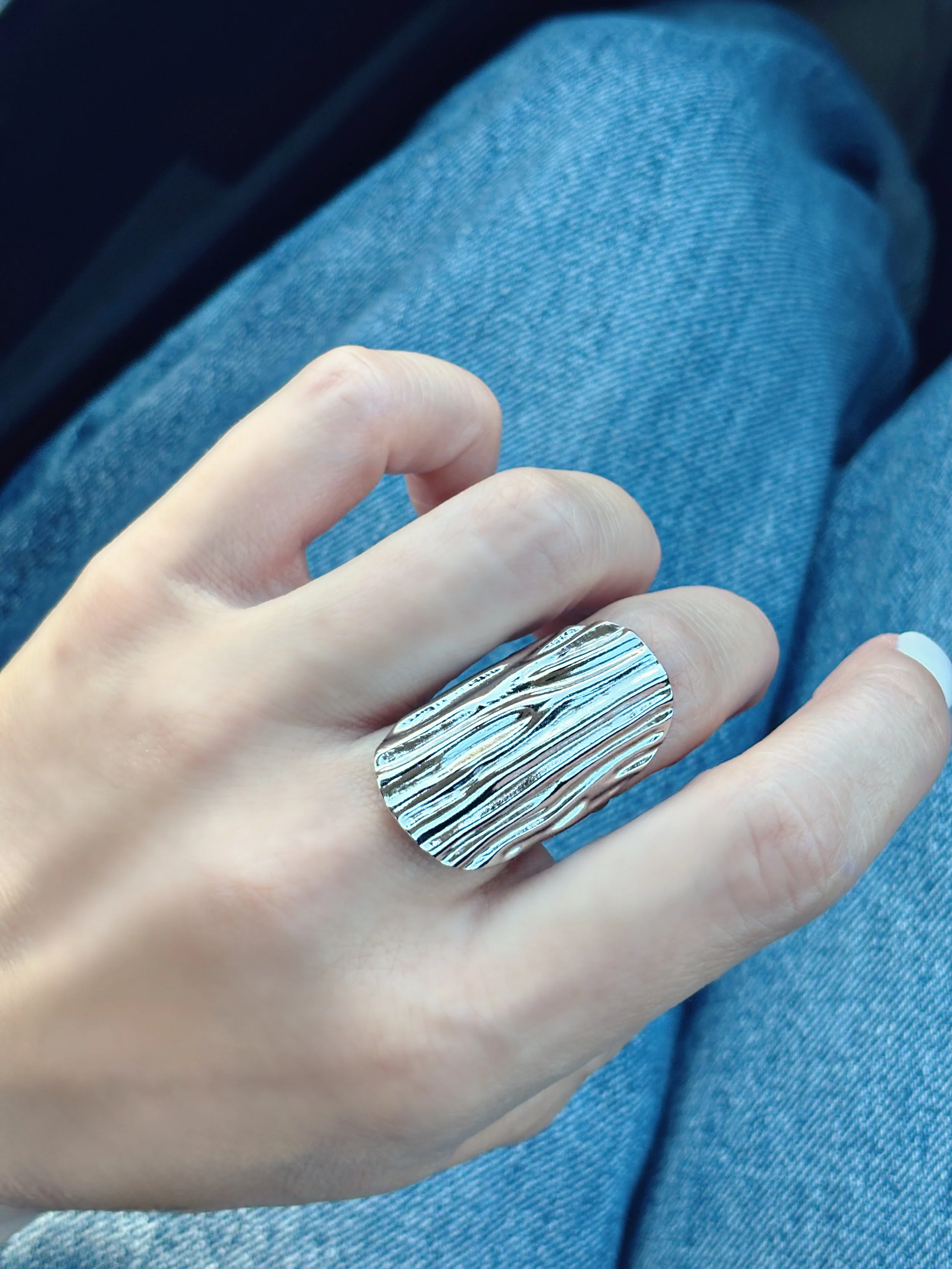 Bague Enia en acier inoxydable ajustable taille 6 à 8, bijou hypoallergénique et tendance.