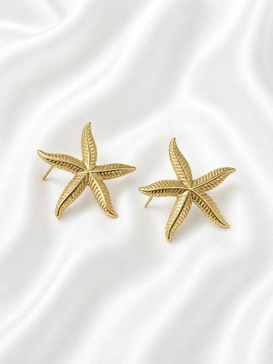 Boucles d’oreilles Élea en forme d’étoile de mer dorée en acier inoxydable - Tokade