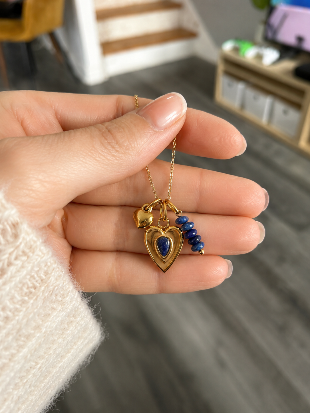 Collier doré en acier inoxydable avec pendentif cœur et perles semi précieuses bleu profond - Tokade