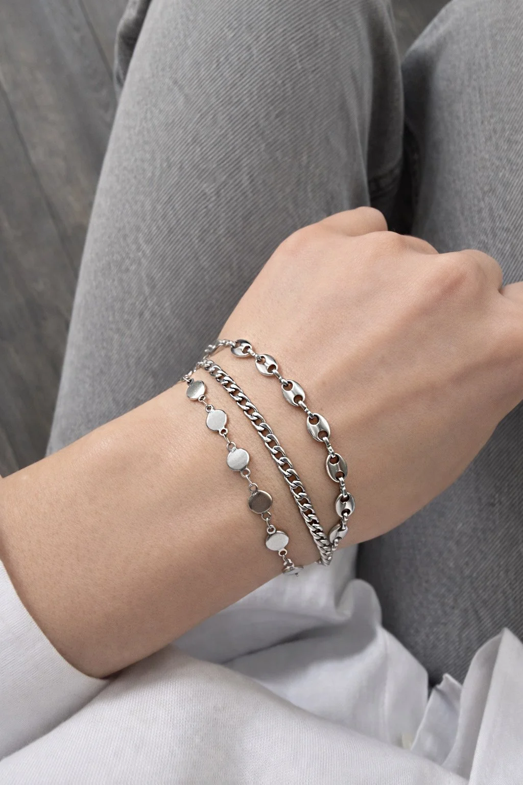 Bracelet argent effet superposé en gros plan-Tokade