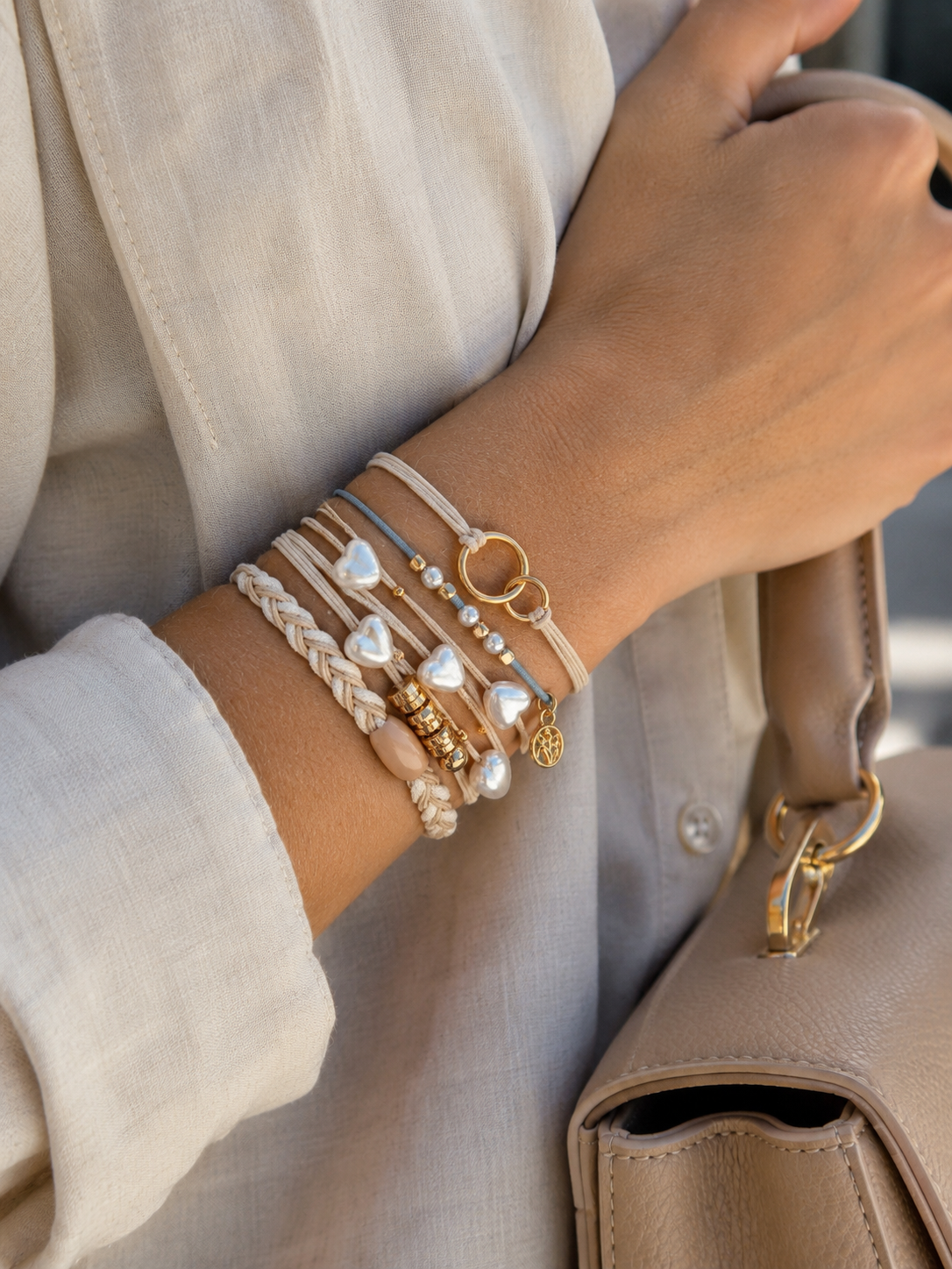 Lot de 5 élastiques à cheveux / Bracelets – Perles et détails dorés