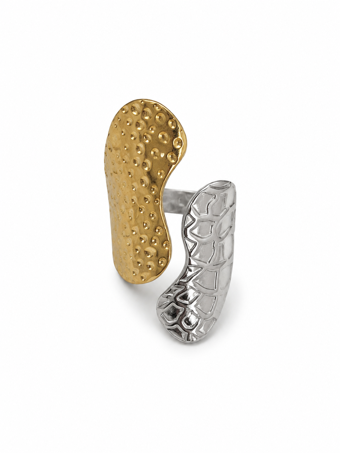 Bague Malizia bicolore texturée en acier inoxydable sur fond blanc