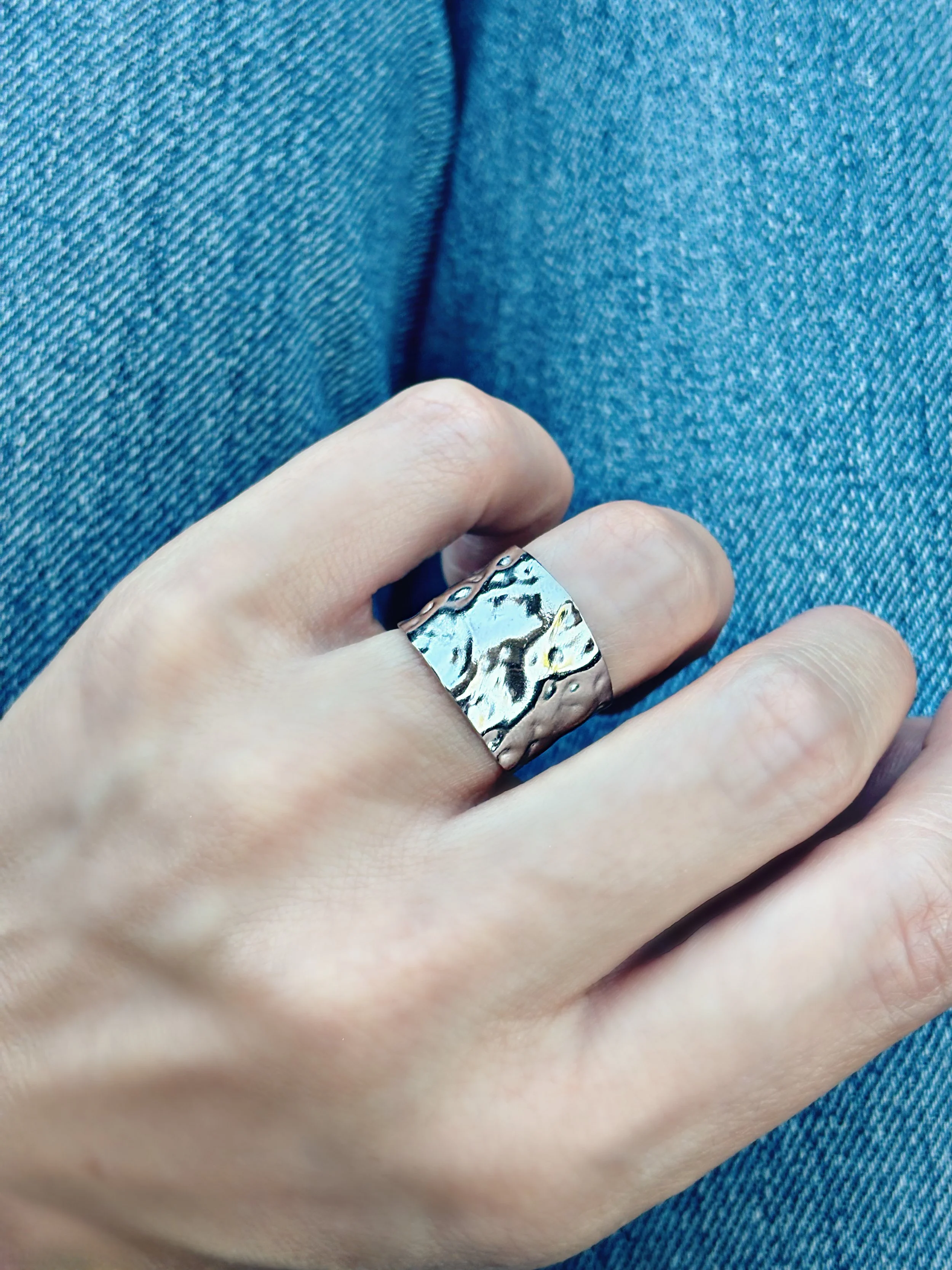Bague Yma en acier inoxydable doré, ajustable et élégante | Tokade.