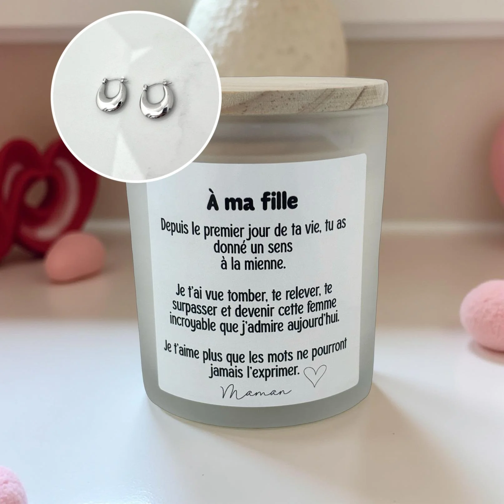 Chandelle cadeau À ma fille avec message touchant imprimé. Pot givré et couvercle en bois. Cadeau sentimental maman-fille avec boucles d’oreilles incluses.