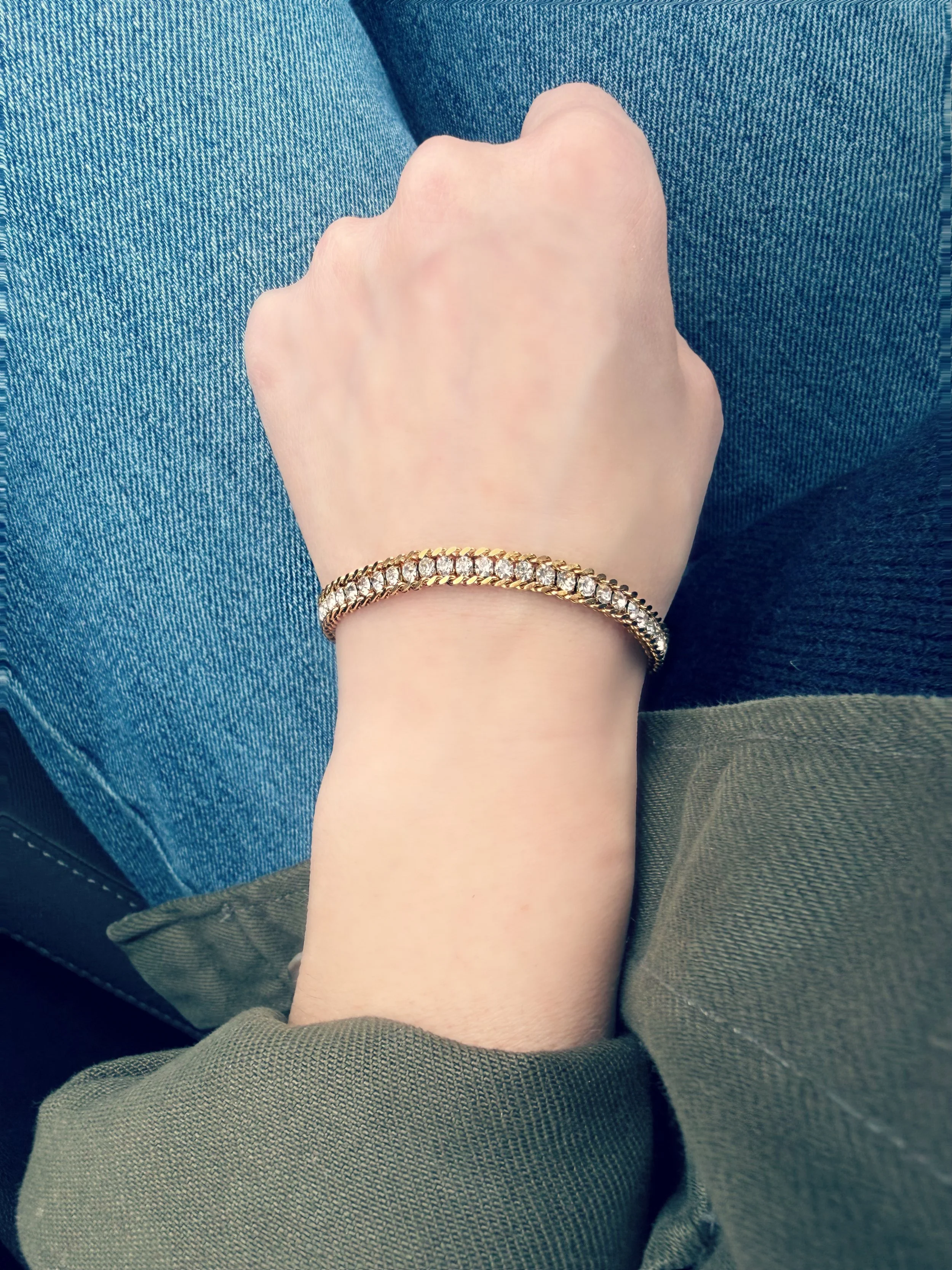 Bracelet argent scintillant porté au poignet-Tokade