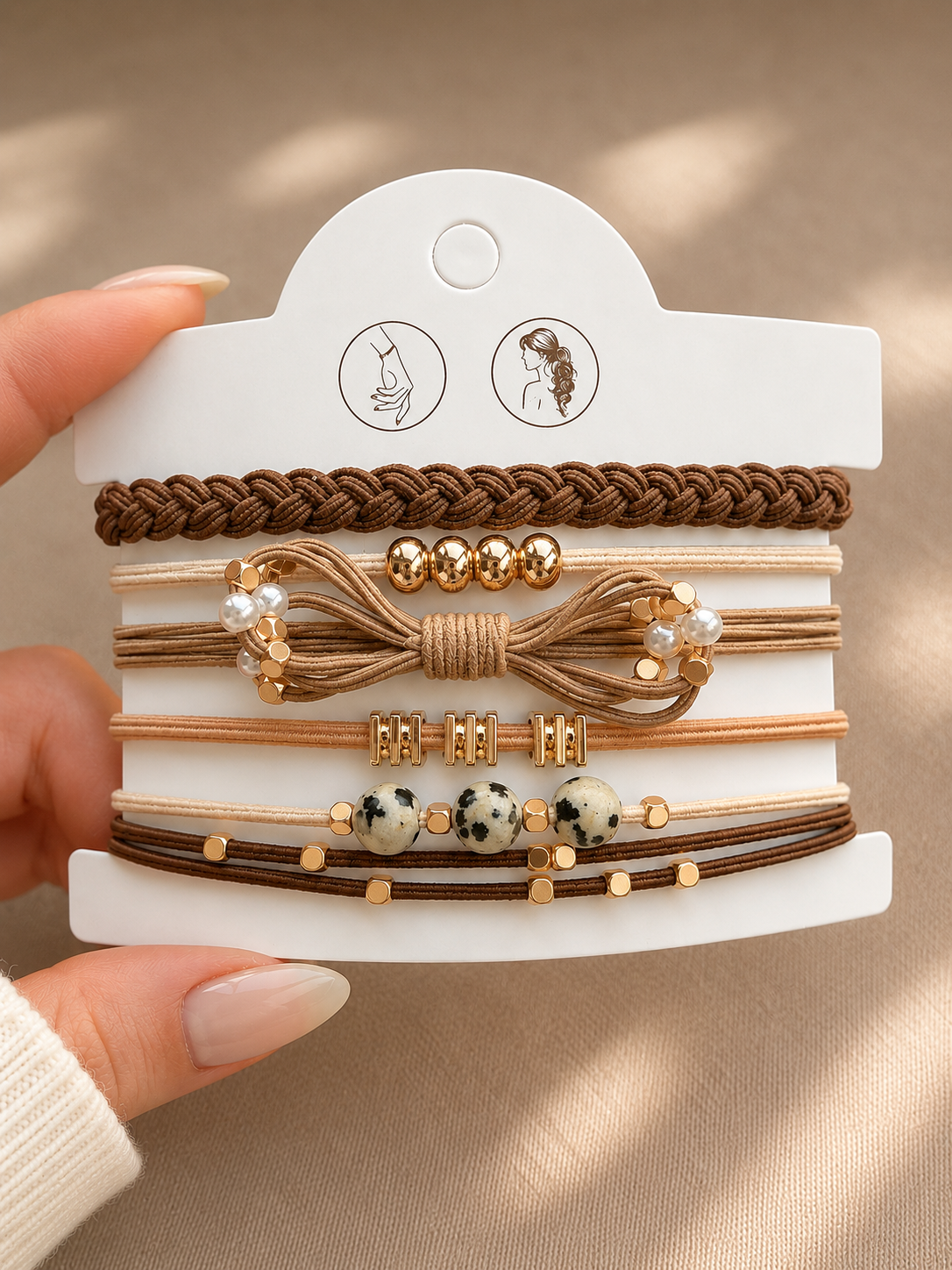 Lot de 5 élastiques à cheveux et bracelets 2-en-1 bruns, beiges et dorés avec perles et détails métalliques - Tokade