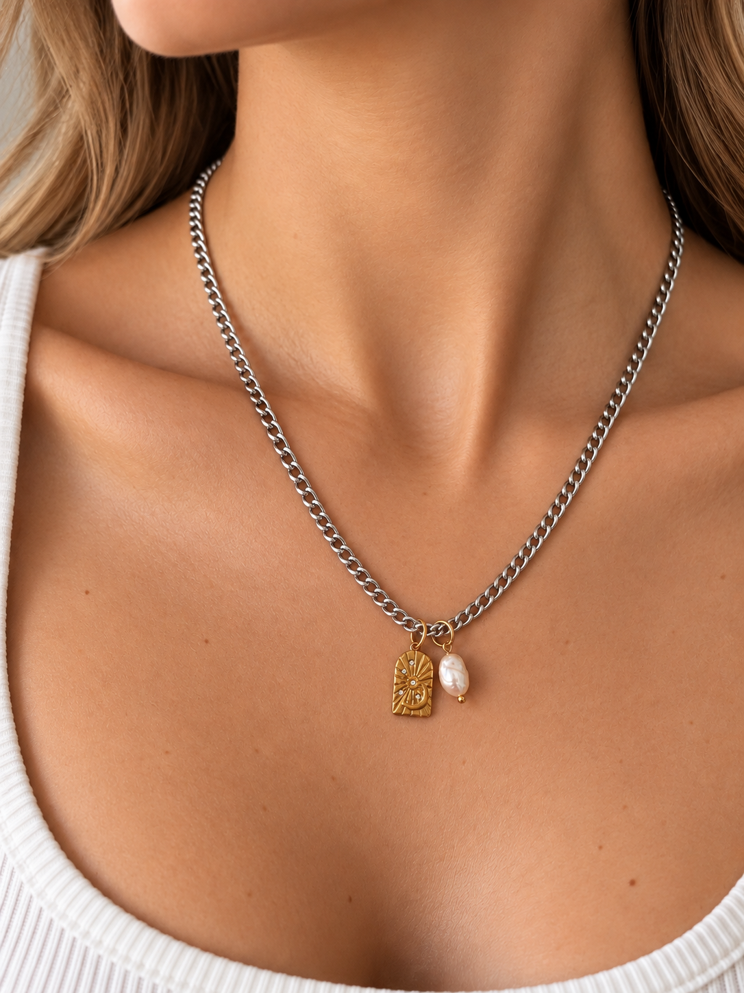 Collier Anna, breloques perle et ciel de nuit
