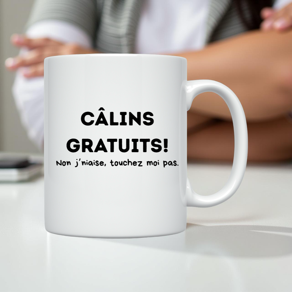 Tasse "Câlins gratuits…Non j’niaise, touchez moi pas"