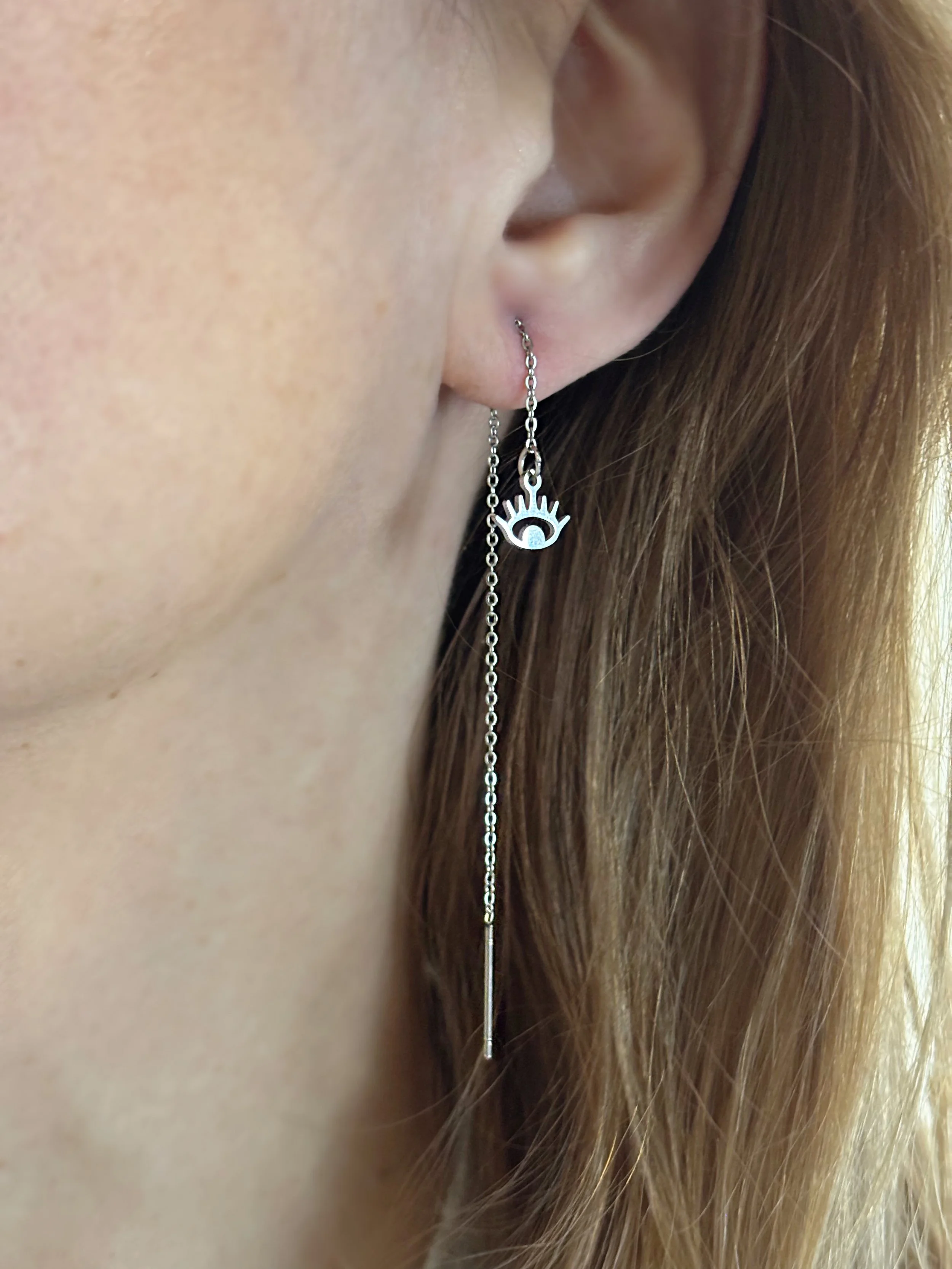 Gros plan boucles d’oreilles Noémie acier inoxydable