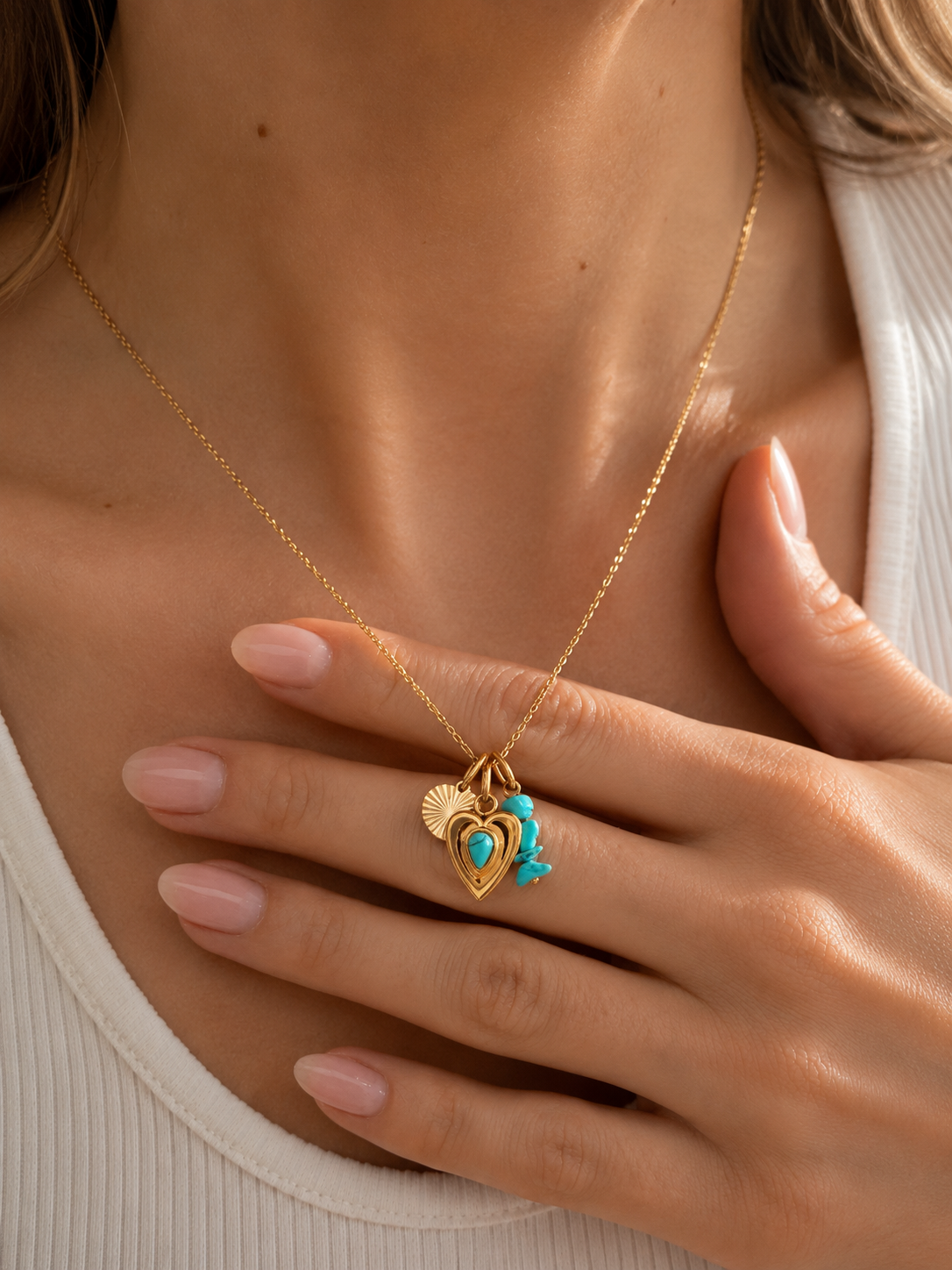 Collier doré en acier inoxydable avec pendentif cœur et pierres semi précieuses turquoise - Tokade