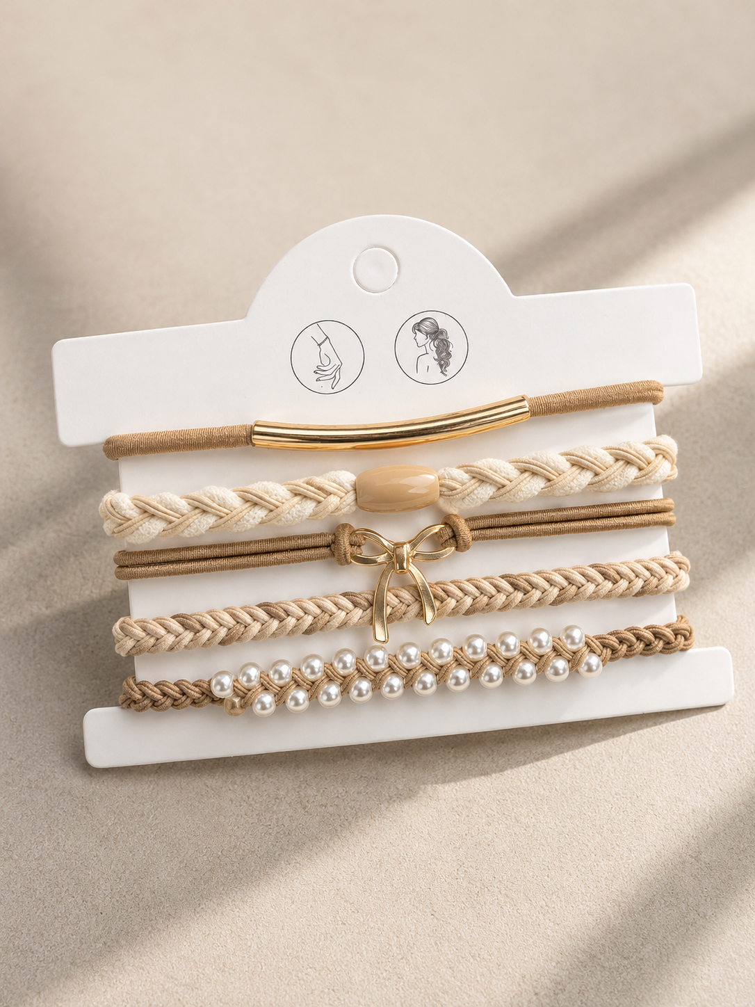 Lot de 5 élastiques à cheveux et bracelets 2-en-1 beige, crème et doré avec perles nacrées et détails métalliques - Tokade