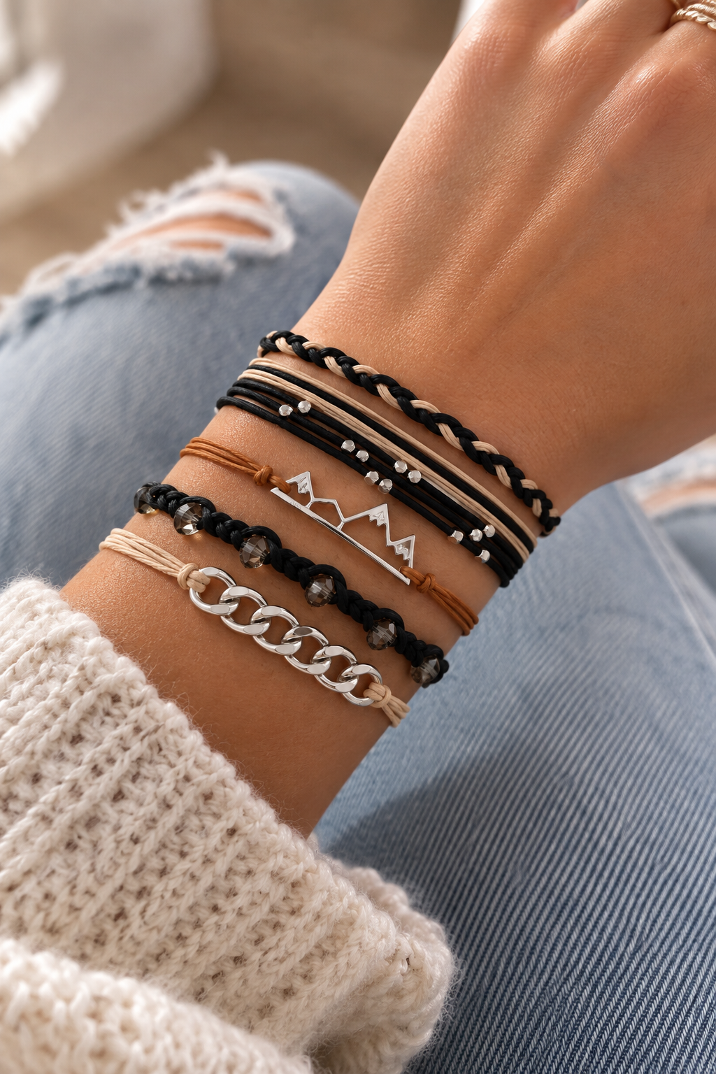Lot de 5 élastiques à cheveux et bracelets 2-en-1 noir, beige et argent avec chaîne, cristaux facettés et breloque montagne.